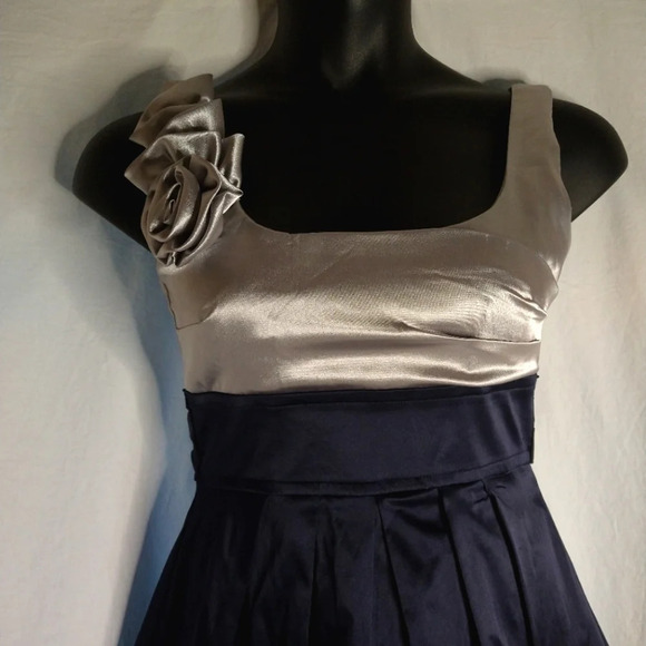 Pretty Silver and Midnight Blue Event Dress EUC ❤️ - Picture 6 of 15